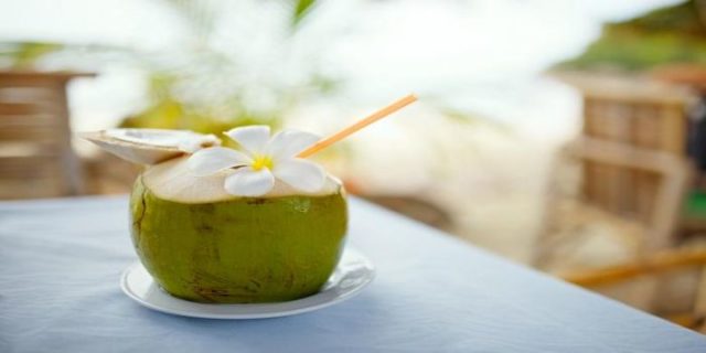 43018-apa-yang-terjadi-jika-kita-minum-air-kelapa-ketika-perut-kosong-selama-berhari-hari