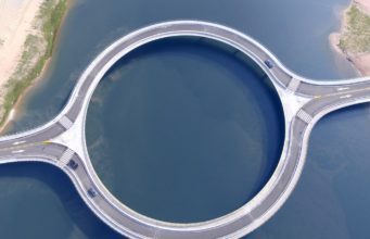 Jembatan melingkar Laguna Garzon di Uruguay