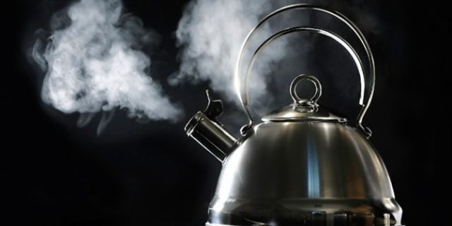 10-manfaat-sehat-saat-kamu-minum-segelas-air-hangat-di-pagi-hari-part-2