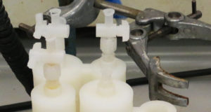 Sebuah reaktor kimia mini yang dibuat melalui pencetakan 3-D memungkinkan pembuatan obat sesuai permintaan