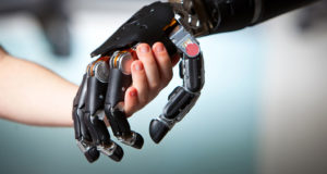 Orang Pertama yang Hidup dengan Lengan Robot Terkendali