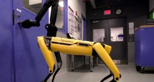 Robot SpotMini Kini Bisa Membuka Pintu
