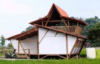 Taman kanak-kanak berbahan bambu di Tasikmalaya (Credit: ASF-ID/Designboom)