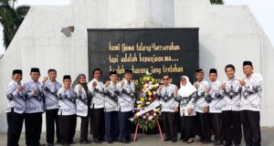 Sekdisdik Pimpin Upacara HUT Guru Ke-43