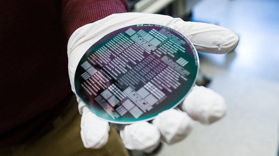 Logam Penghantar Listrik Tapi Tidak Menghantarkan Panas Logam Penghantar Listrik Tapi Tidak Menghantarkan Panas