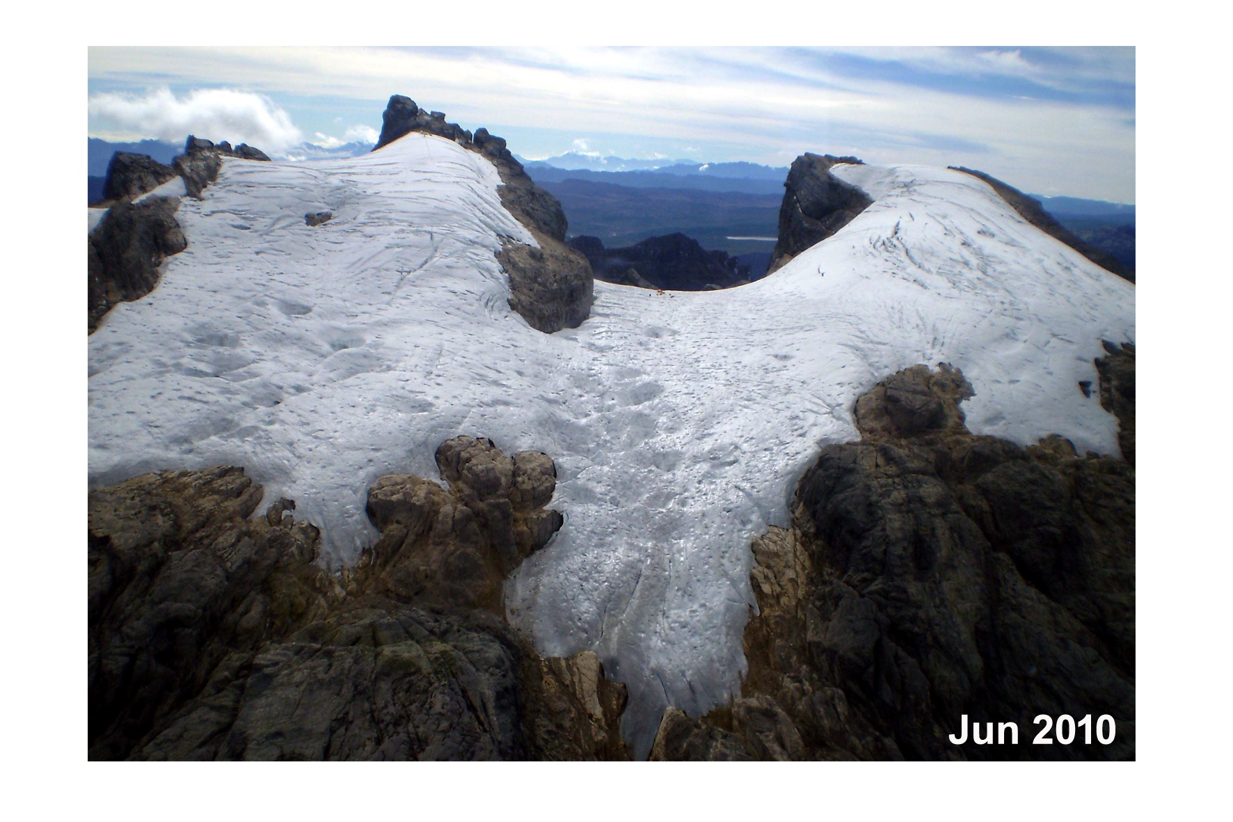 Gletser Puncak Jaya pada tahun 2010 [Credit : Lonnie Thompson]