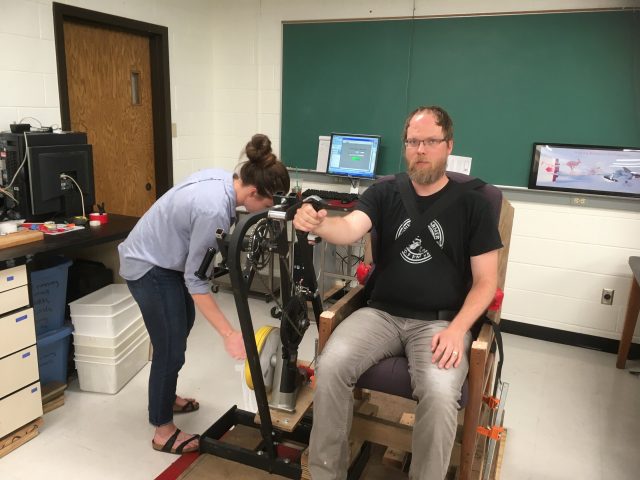 Mengapa Pria Lebih Kuat Pukulan Tinjunya dari Wanita?