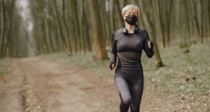 Olahraga Menggunakan Masker Tidak Mengganggu Asupan Oksigen Olahraga menggunakan masker (Gustavo Fring/ Pexels)