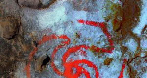 Gambar yang disempurnakan dari simbol di Pinwheel Cave. (Devlin Gandy)