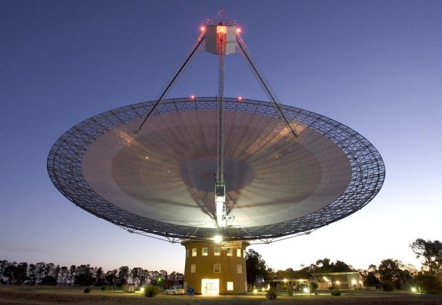 Parkes Telescope (nightreader)