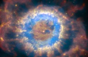 Sebuah bintang katai putih yang melepaskan massanya membentuk sebuah nebula keplanetan (ESO/P.Wellbacher/AJP)