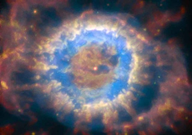 Sebuah bintang katai putih yang melepaskan massanya membentuk sebuah nebula keplanetan (ESO/P.Wellbacher/AJP)